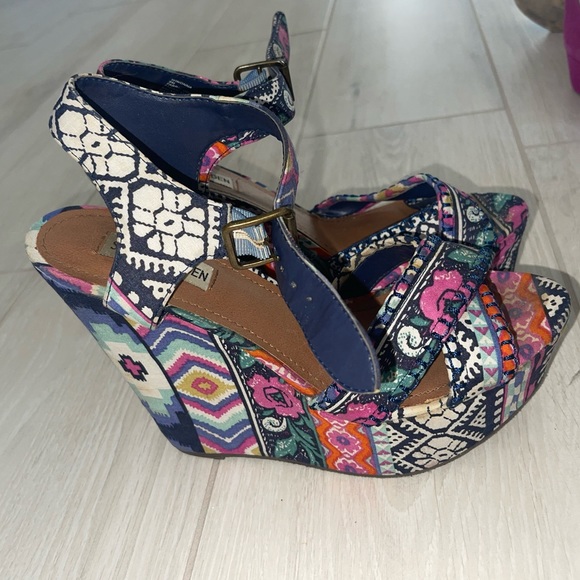 Steve Madden Size 9 Winona Multi-Print Tribal Wedges - Picture 8 of 9